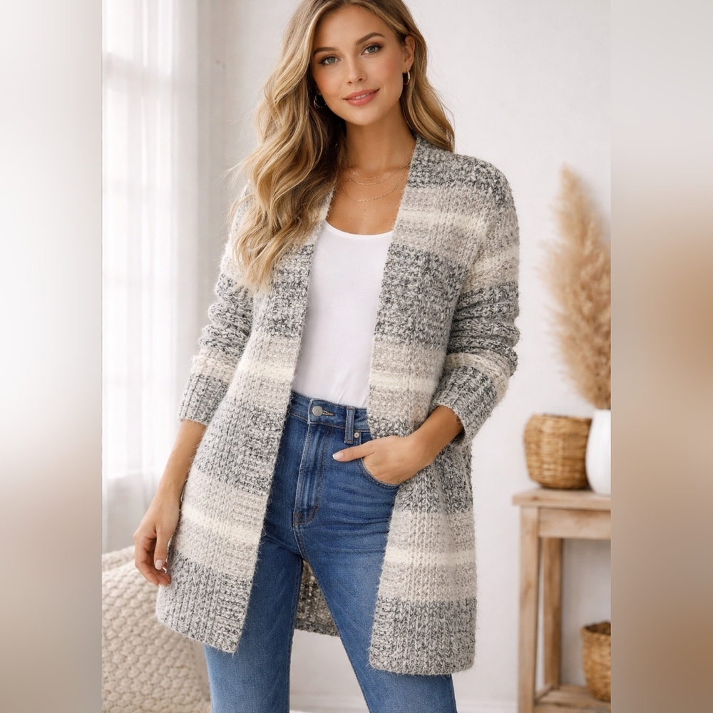 Maurices Size M, Chunky Knit Open Front Cardigan โ Gray & Cream Striped Cozy.C34